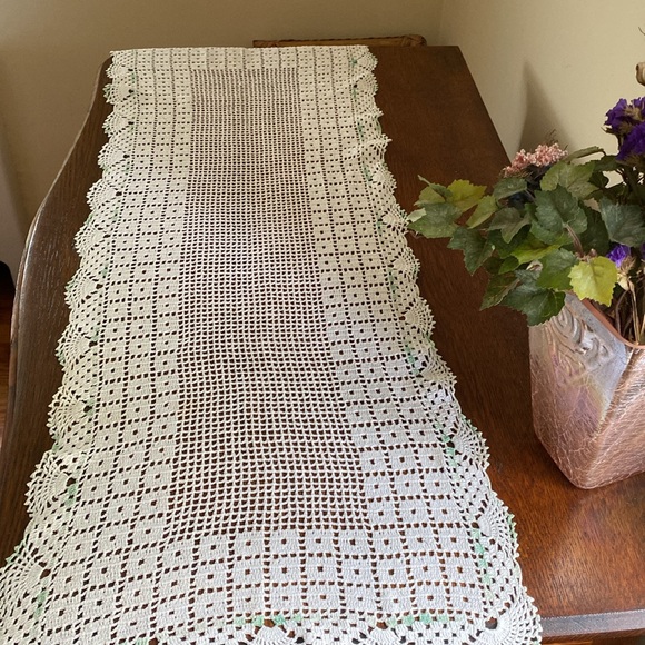 VTG Handmade Crochet Doilies Set of 4 - Picture 3 of 9